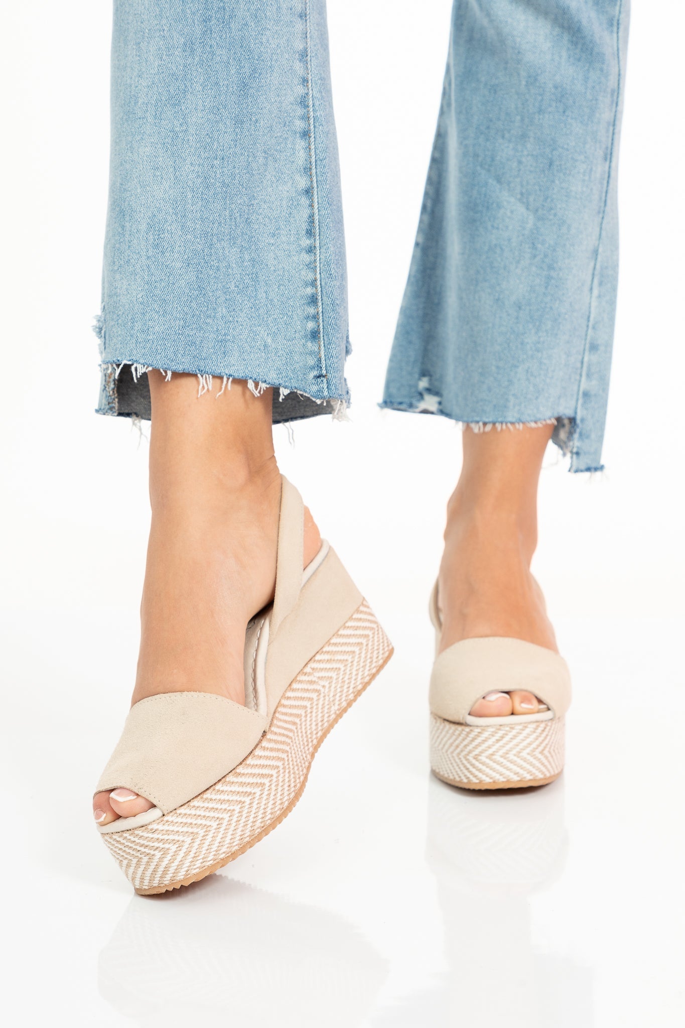 America Serraje Sand