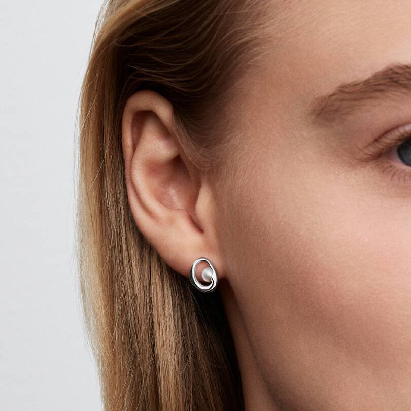 Organically Shaped Oval & Pearl