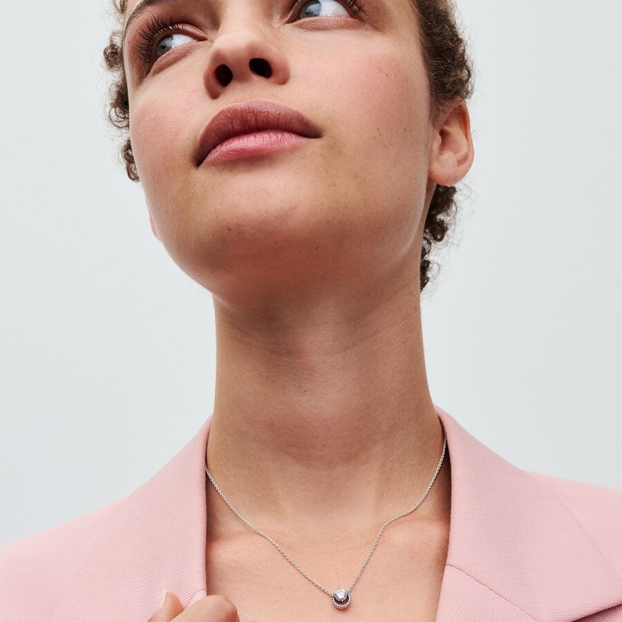 Sparkling Round Halo Pendant Collier