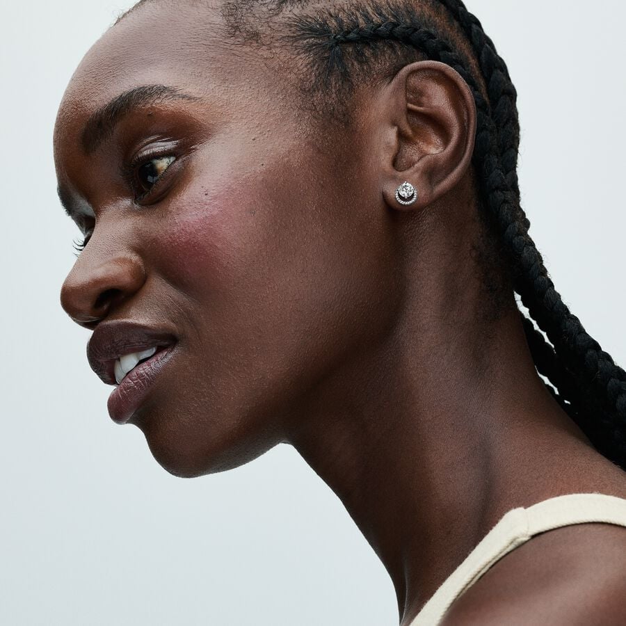 Sparkling Round Halo Stud