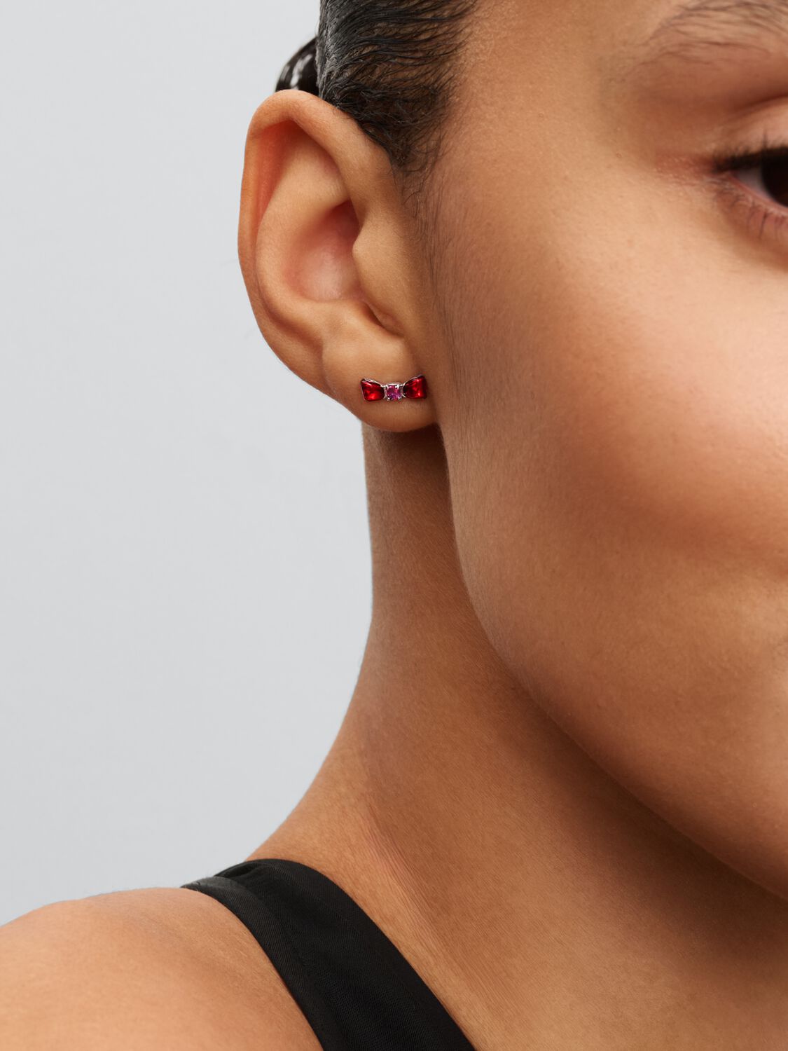 Snow White Bow Stud