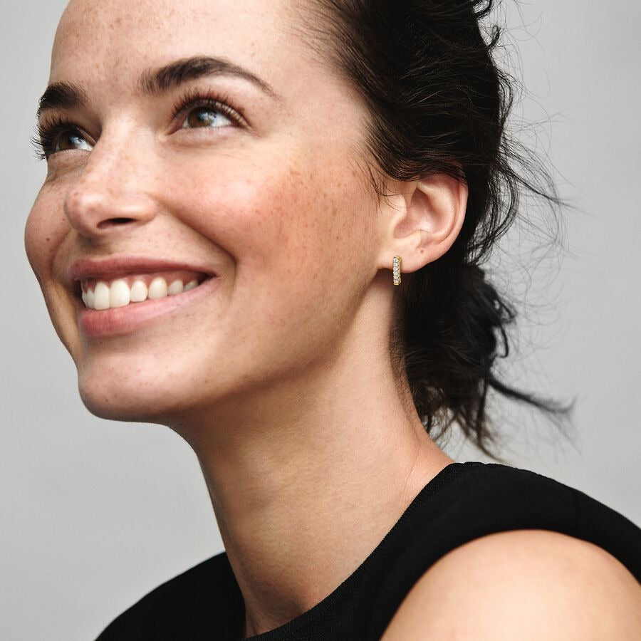 Timeless Pavé Single-row Bar Stud