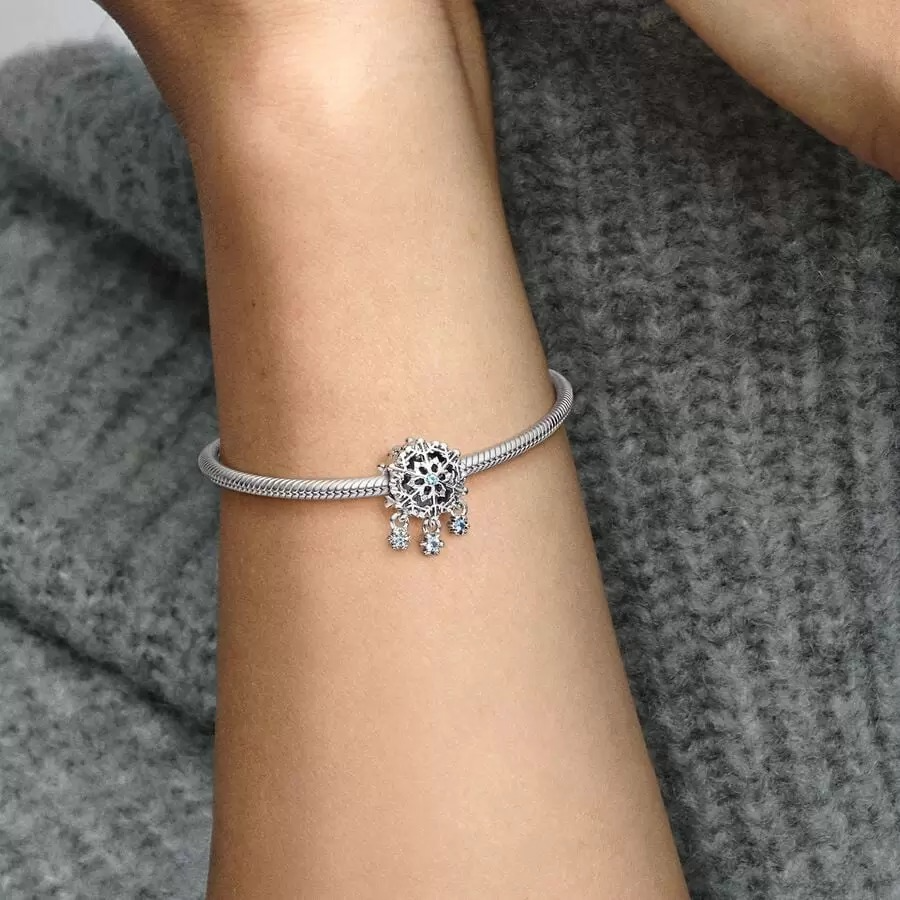 Icy Snowflake Drop
