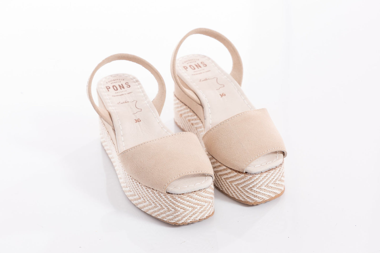 America Serraje Sand