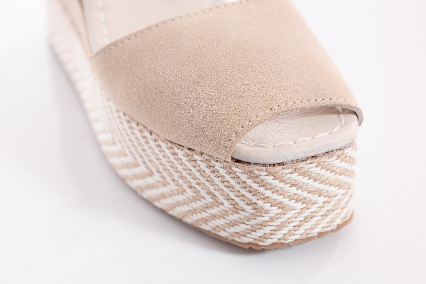 America Serraje Sand