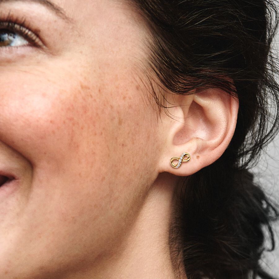 Sparkling Infinity Stud Shine