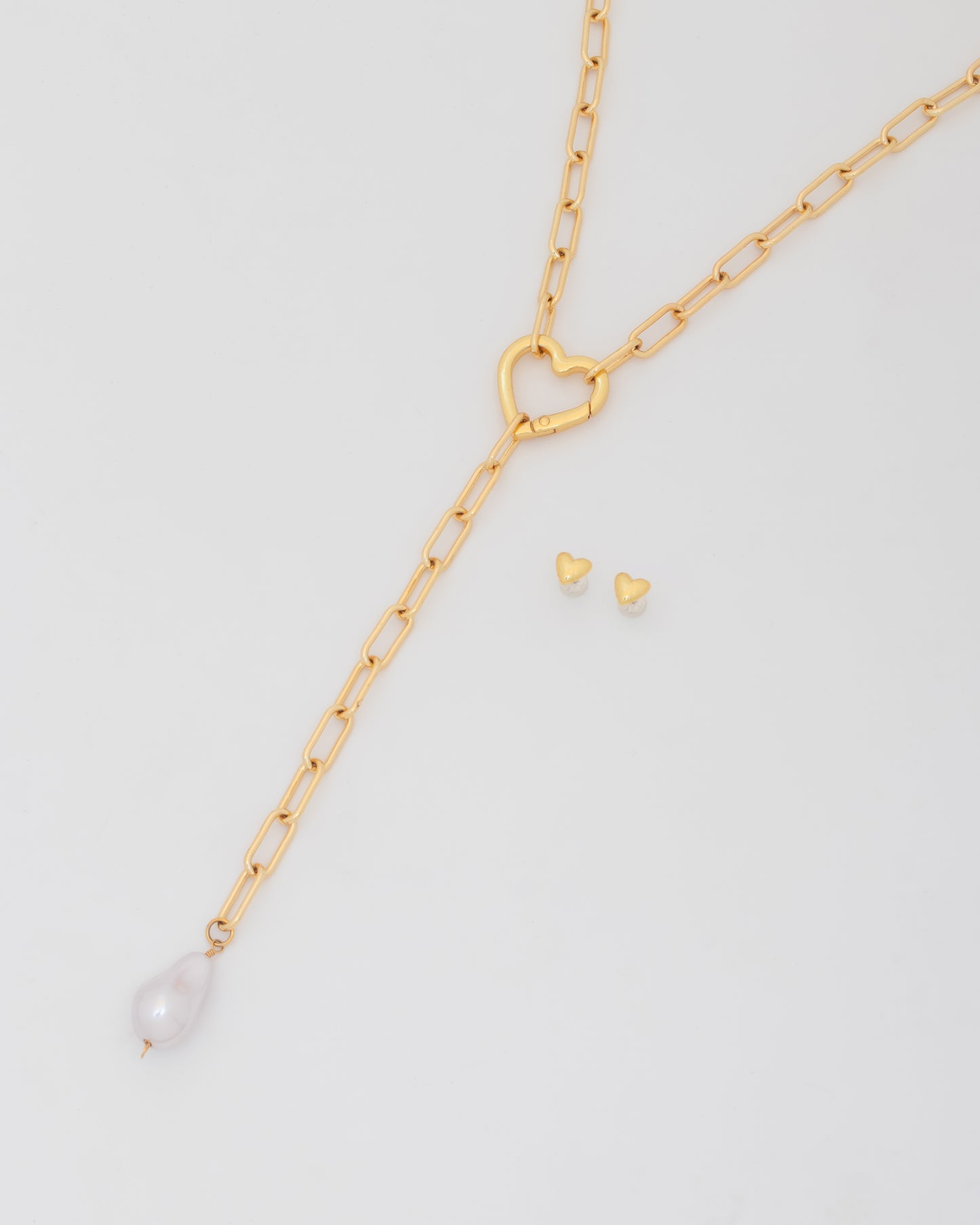 Collar Corbatín Corazón Perla + Aretes