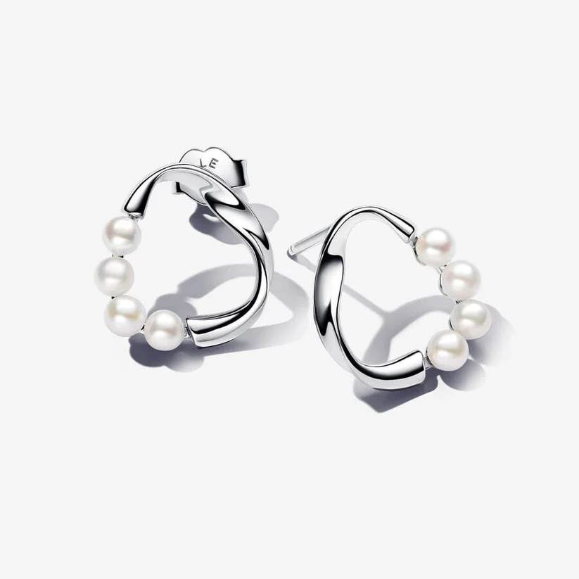 Organically Shaped Circle & Pearls
